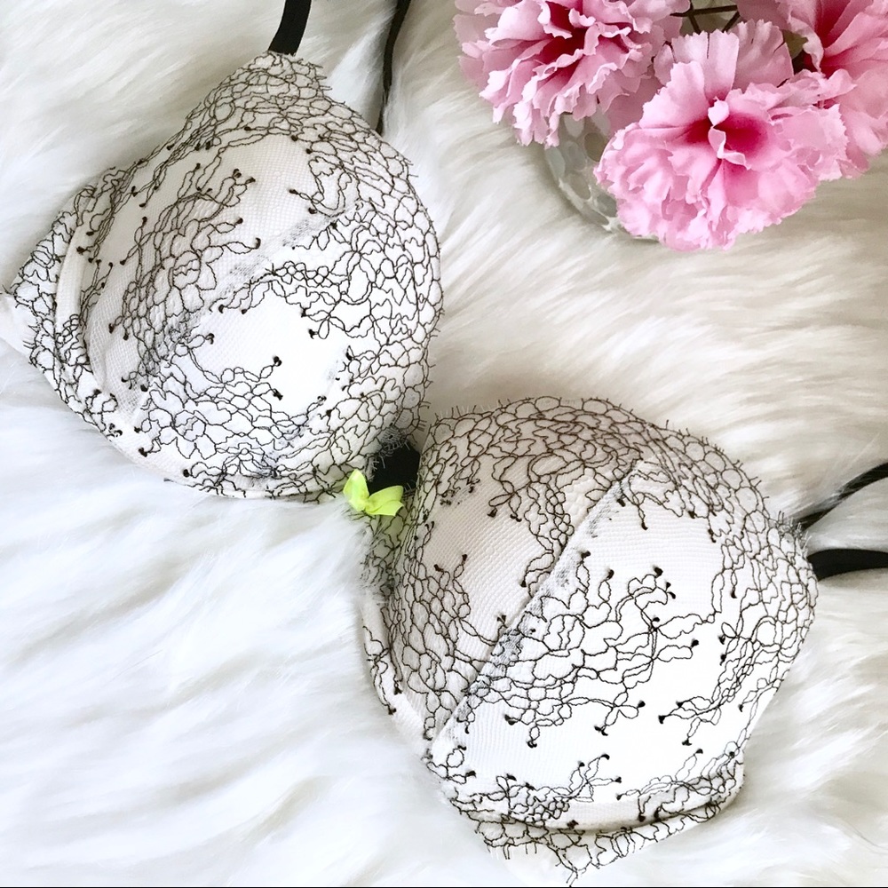 Victoria’s Secret White Laced Very Sexy Pushup Bra